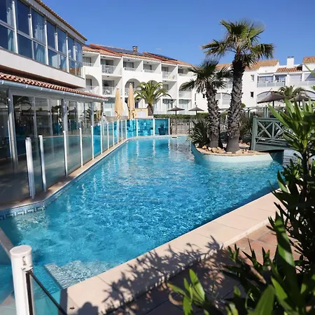 Vue Acces Et Piscine A 30m * Saint-Cyprien (Pyrenees-Orientales)