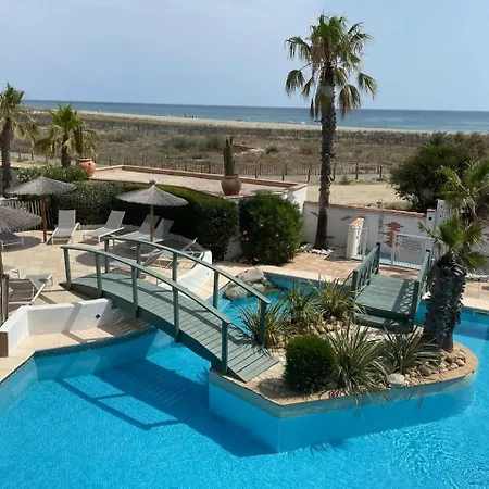 Vue Acces Et Piscine A 30m * Saint-Cyprien (Pyrenees-Orientales)